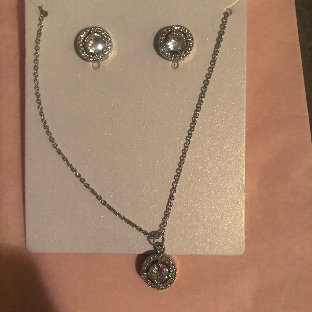 Stunning Silver and diamond halo stud set - Picture 3 of 3